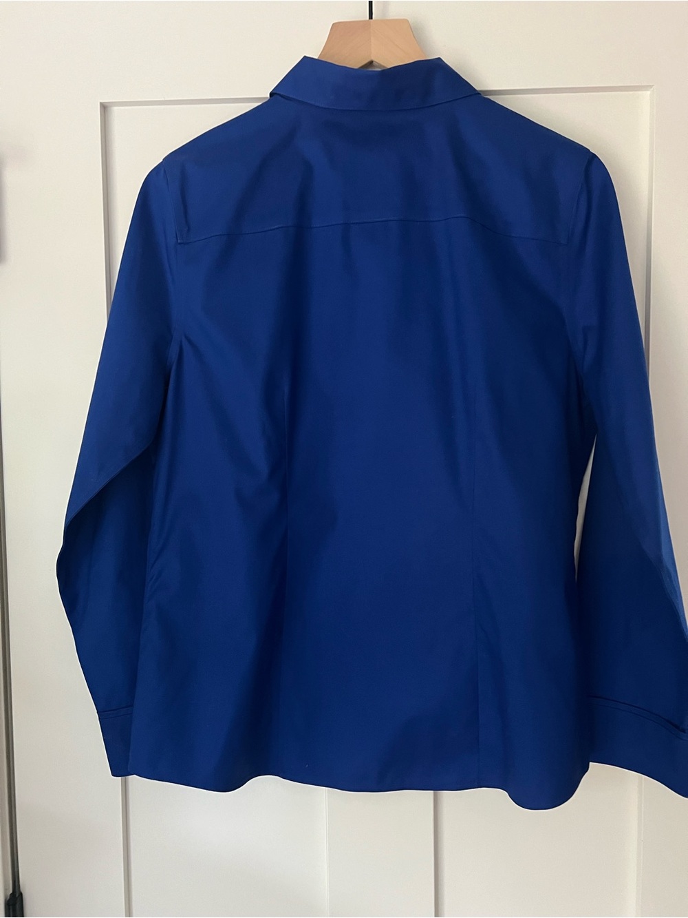 NEW Chico’s No Iron Cotton Button Front Blouse Royal Blue Size 1 US Medium - Picture 3 of 13